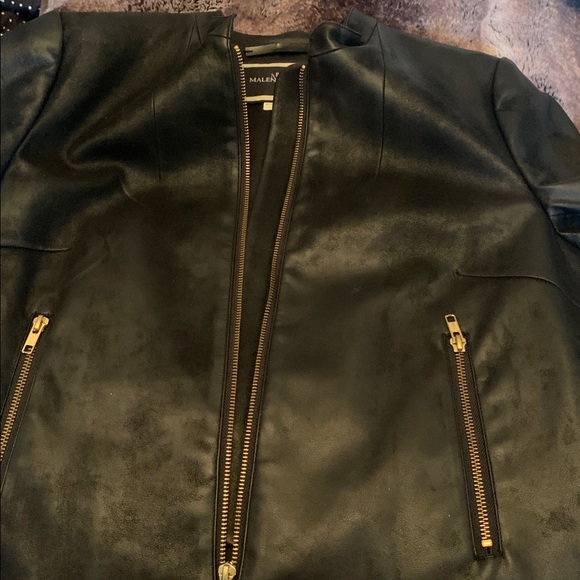 Charcoal colored leather jacket. Zippers on sleeves pockets and sides. No damage - Picture 12 of 12
